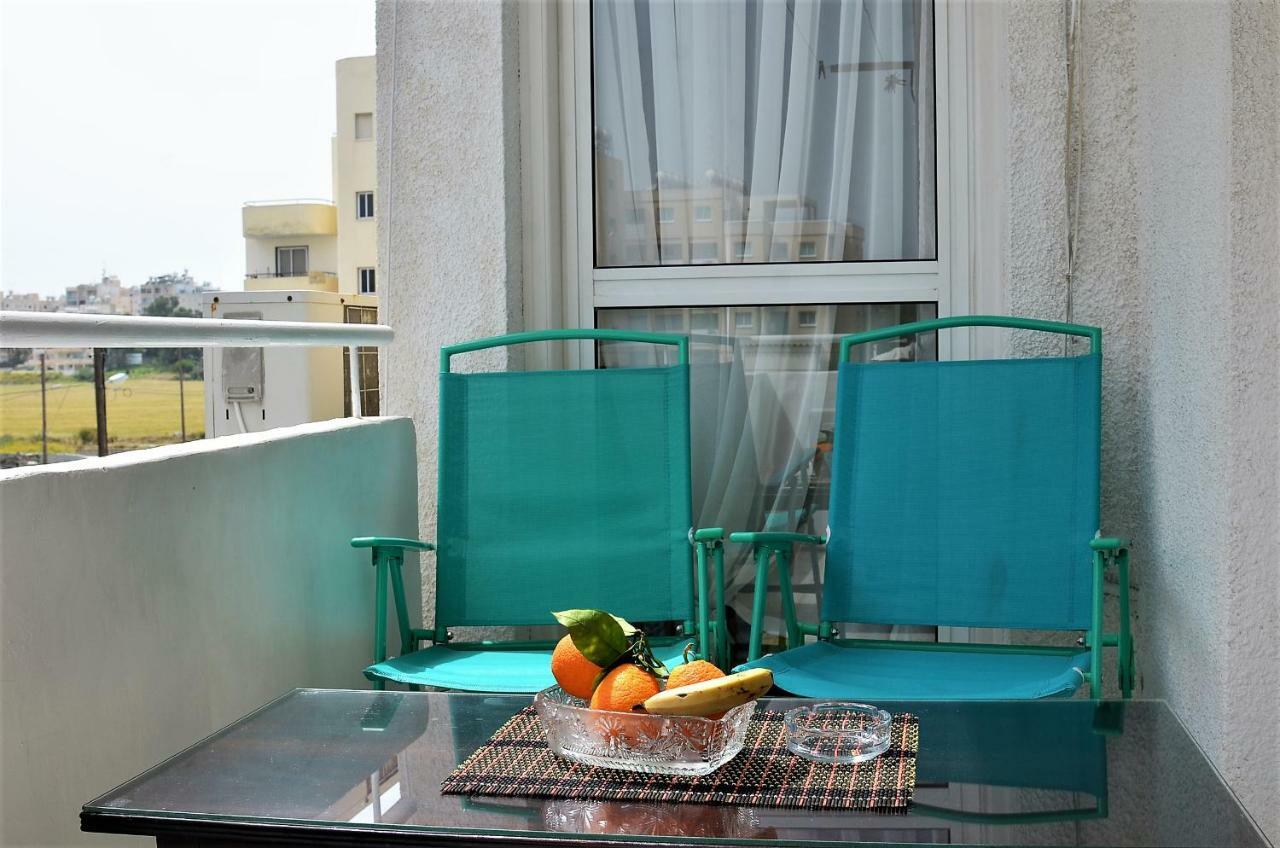 Lira Apartment Larnaca Exterior photo